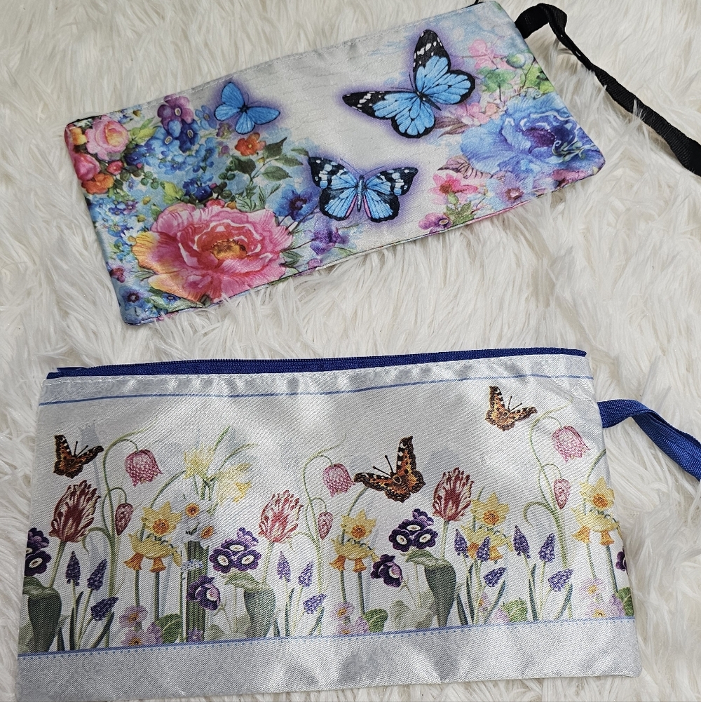 Floral and Butterfly Print Zipper Wristlet Pouches Set Of Two NWOT - Picture 2 of 3